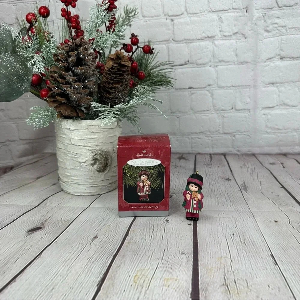 Vintage hallmark Keepsake Ornament 1998 sweet rememberings